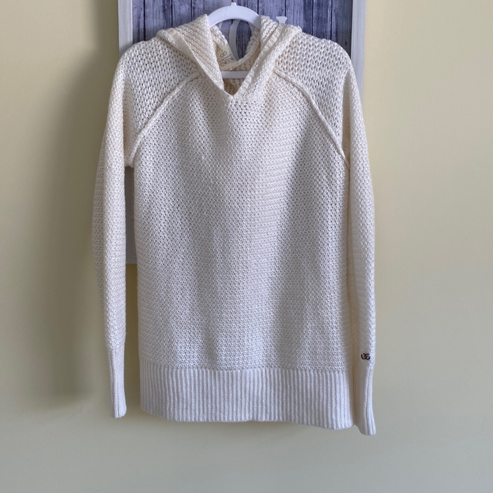 🤍🌸Gorgeous and soft knit hoodie 😍🌸